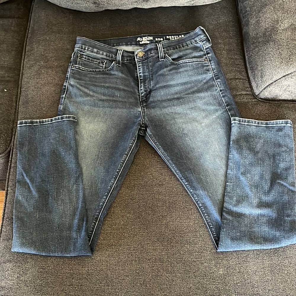 Levi’s regular taper fit size 33, with 32 length W 33 - L 32